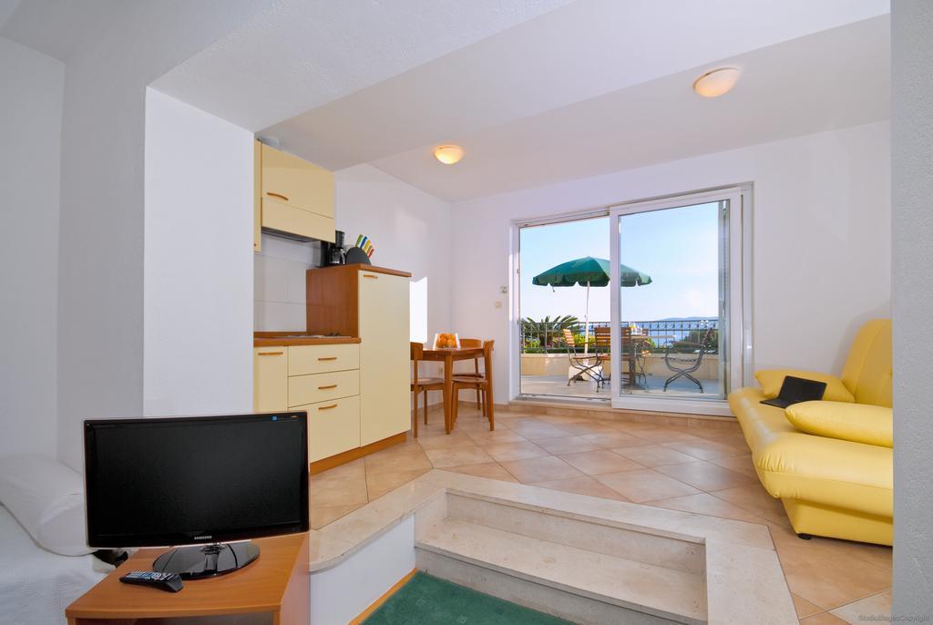 Apartments Villa Medic Brela Eksteriør bilde