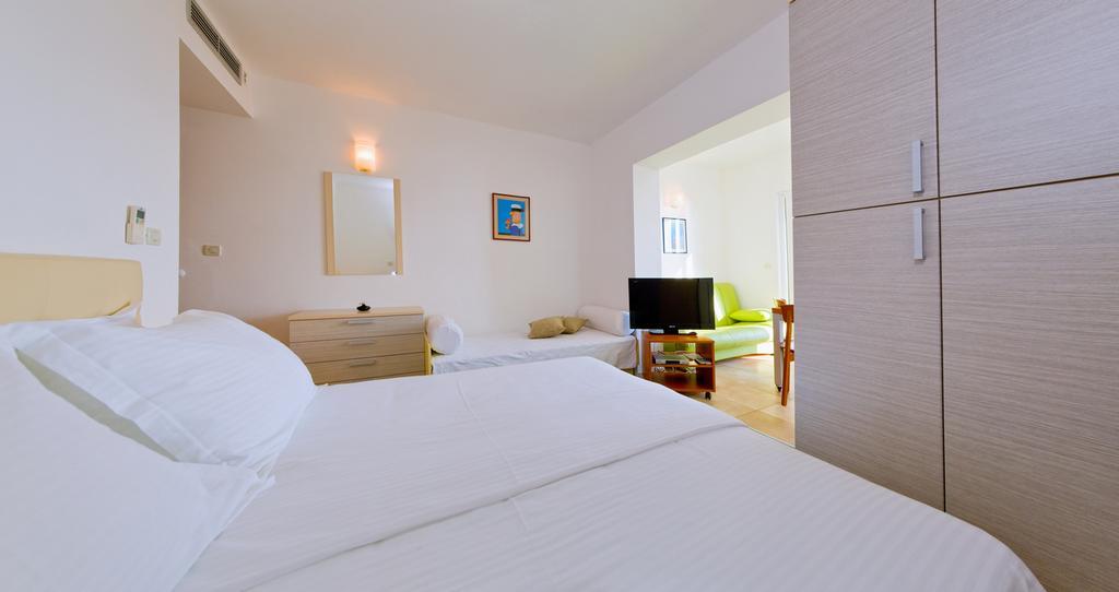 Apartments Villa Medic Brela Eksteriør bilde