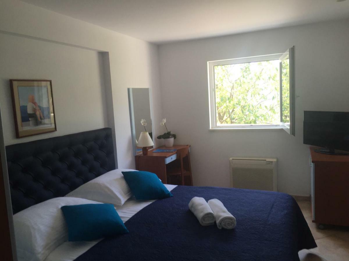 Apartments Villa Medic Brela Eksteriør bilde